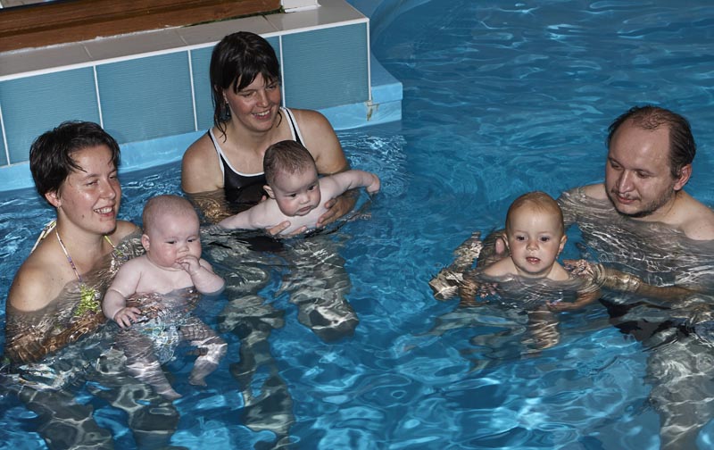 Vnitřní bazén - teplota vody 30 stupňů je vhodná i pro malé děti