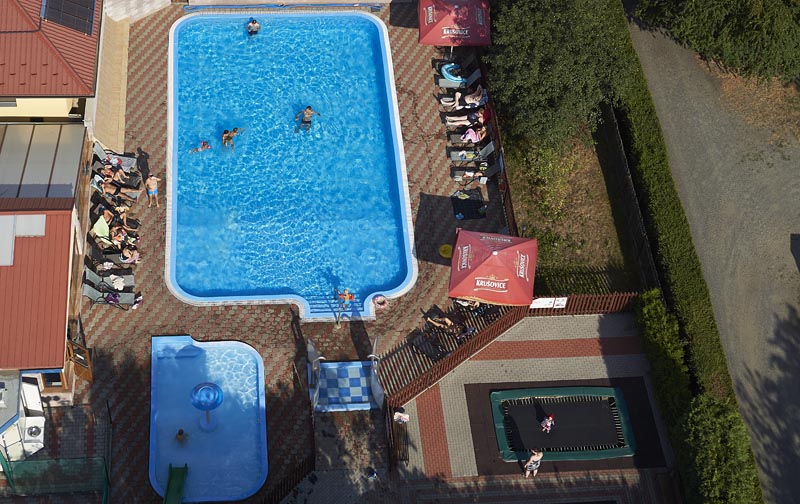Camping Oase Praha - letecký pohled na venkovní bazén